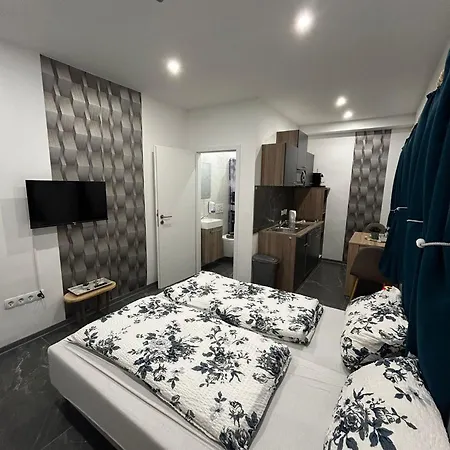 Privates Mit Parkplatz, Bad & Kueche Separater Eingang *