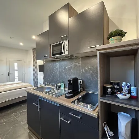 Privates Mit Parkplatz, Bad & Kueche Separater Eingang ホームステイ *