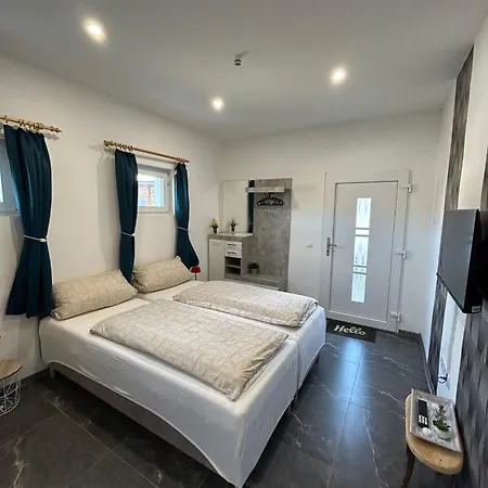 ホームステイ Privates Mit Parkplatz, Bad & Kueche Separater Eingang *