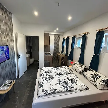 Privates Mit Parkplatz Nac Accommodatie bij particulieren Euskirchen