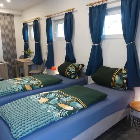 Privates Mit Parkplatz Nac Homestay