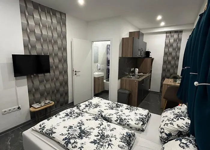 Privates Mit Parkplatz, Bad & Kueche Separater Eingang *