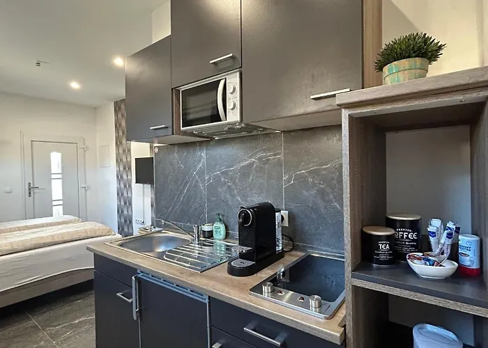 Privates Mit Parkplatz Nac Homestay *