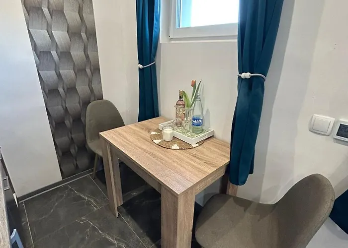 Privates Mit Parkplatz, Bad & Kueche Separater Eingang *