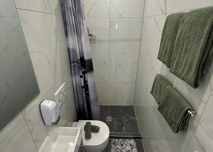 ホームステイ Privates Mit Parkplatz, Bad & Kueche Separater Eingang *