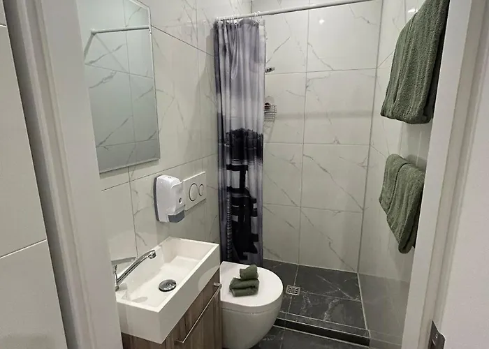 Privates Mit Parkplatz, Bad & Kueche Separater Eingang ホームステイ *