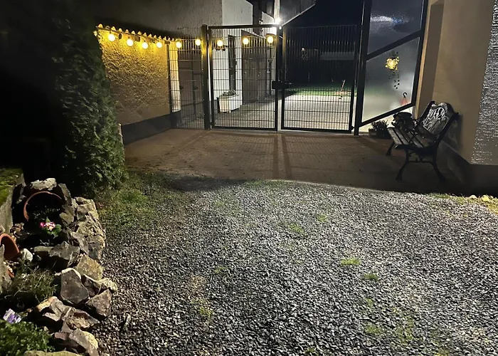 Privates Mit Parkplatz, Bad & Kueche Separater Eingang